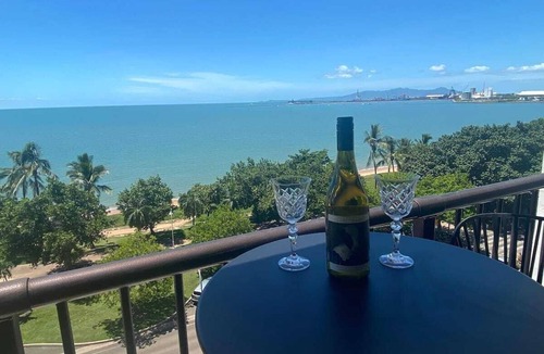 North Ward Apartment | It's all about the views!