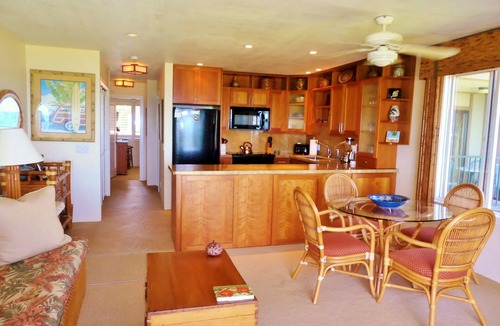 Kapaa Condo | It's All About the View! Oceanfront, A/C, Elevator SPECIAL! 1/3 thru 1/5 Info ↓