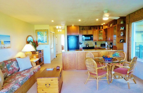 Kapaa Condo | It's All About the View! Oceanfront, A/C, Elevator SPECIAL! 1/3 thru 1/5 Info ↓