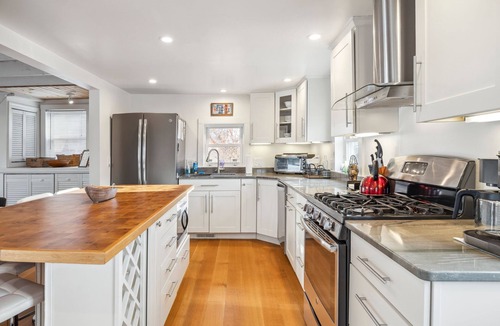 Newbury House | It’s All Good Game Room EV Charger