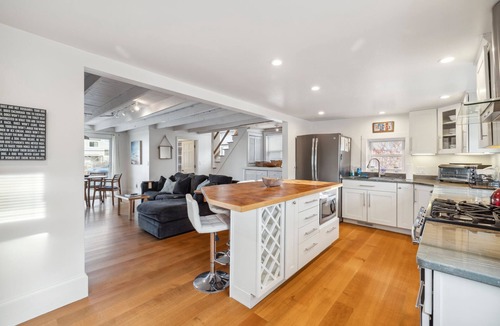 Newbury House | It’s All Good Game Room EV Charger