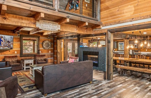 Pigeon Forge Cabin | It's Got it all Y'all
