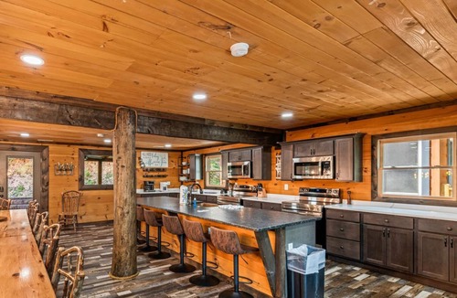 Pigeon Forge Cabin | It's Got it all Y'all