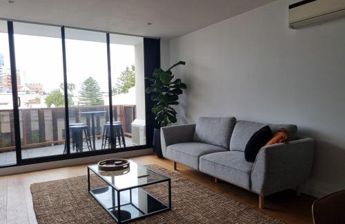 Port Melbourne Apartment | It's Melbourne - by the Beach!