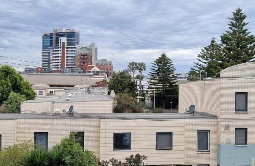 Port Melbourne Apartment | It's Melbourne - by the Beach!