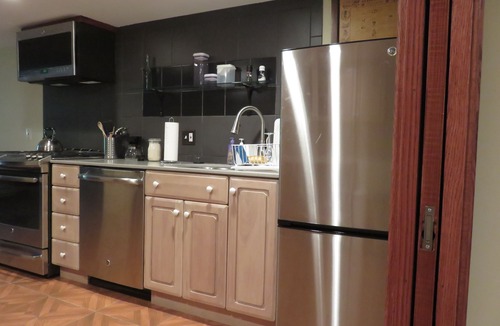 Columbia Heights House | It's SPRING in DC! SAVE BIG on a COZY NW DC 1BR Apt in Adams Morgan near METRO!
