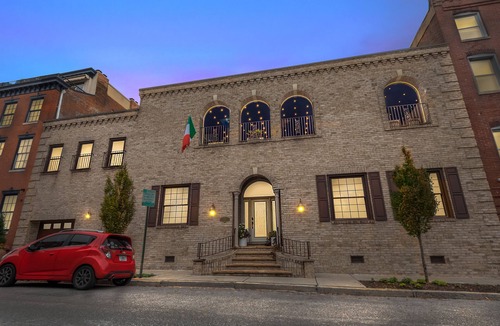 Little Italy Villa | Italian Villa by Harbor East w/indoor pool & fire pit, 6 car parking sleeps 12