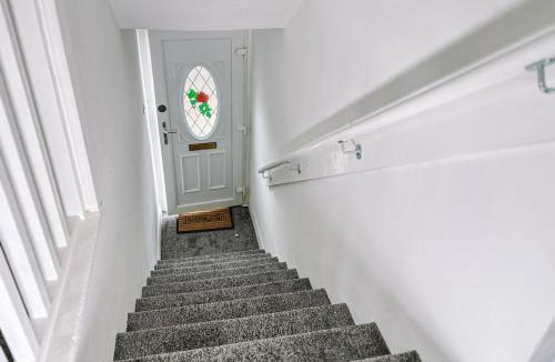 North West Apartment | Itohan 3-bed Cottage Flat