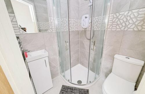 North West Apartment | Itohan 3-bed Cottage Flat