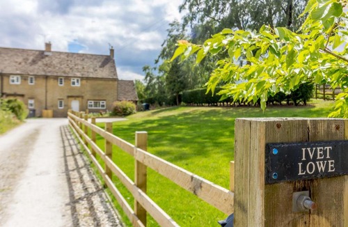 Hopton House | Ivet Lowe