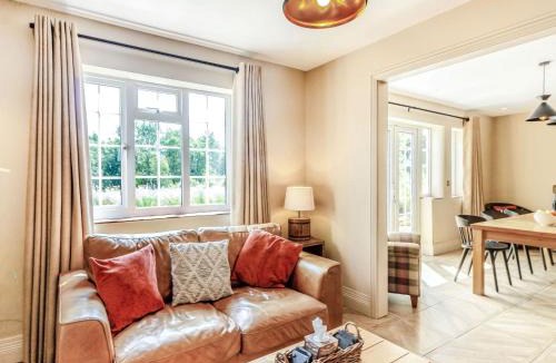 Hopton House | Ivet Lowe