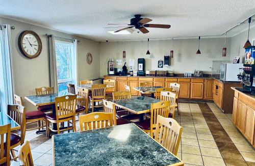 Houlton Hotel | Ivey's Motor Lodge