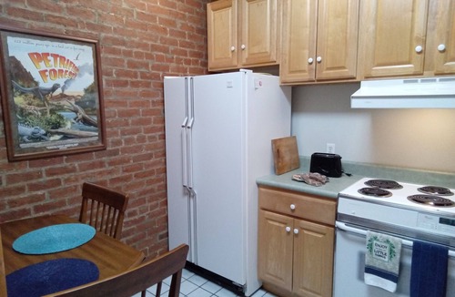 Keokuk Apartment | Ivin's Hideaway