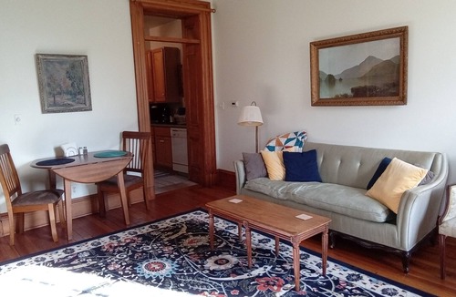Keokuk Apartment | Ivin's Hideaway