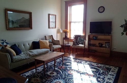 Keokuk Apartment | Ivin's Hideaway