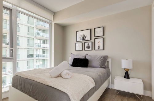 Victoria Park Apartment | "Ivory" 2 bdrm in Guardian Bldg