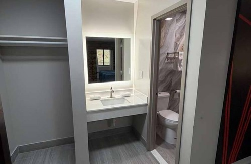 Green Brook Hotel | Ivory Tower Motor Inn