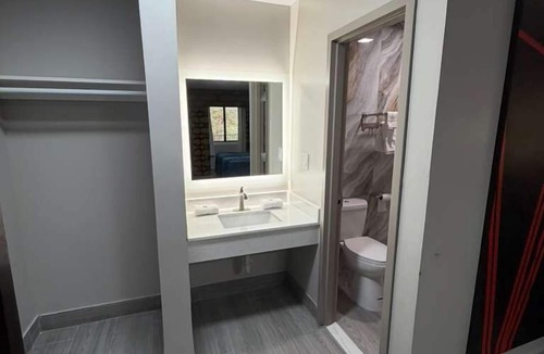 Green Brook Hotel | Ivory Tower Motor Inn