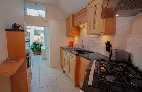 Pulborough House | IVY COTTAGE PULBOROUGH