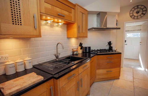 Pulborough House | IVY COTTAGE PULBOROUGH