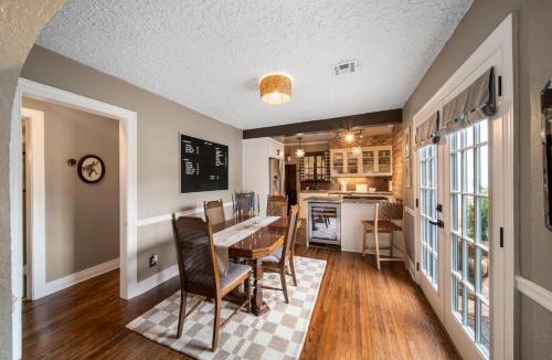 Florence Park House | Ivy Cottage w hot tub by HVNLYhomes