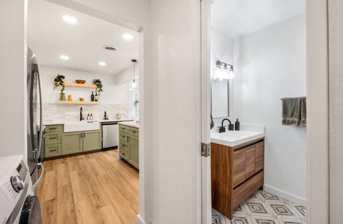 Richardson House | Ivy House/Stylish Retreat Near Dallas/4BD