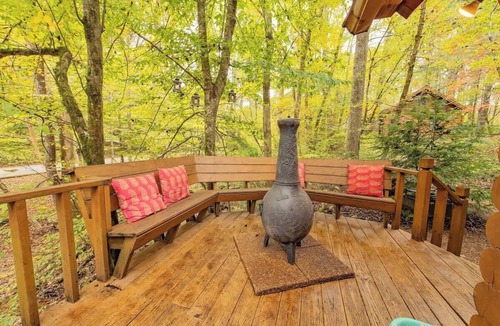 Benton Cabin | Ivy quaint tiny cabin creekside - Riverside Resort