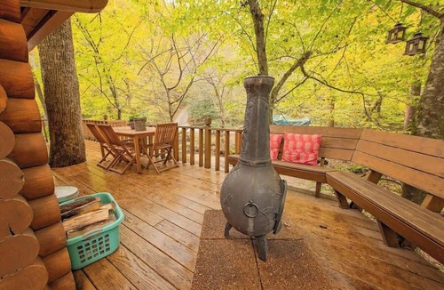 Benton Cabin | Ivy quaint tiny cabin creekside - Riverside Resort