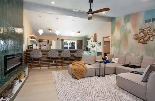 South Tulsa House | Ivy's Charming 2 Bedroom 2 Bath with Jetted Tub