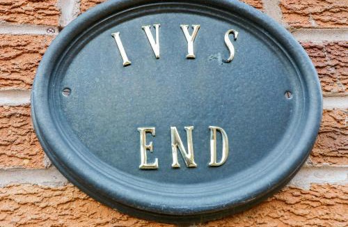 Hathern House | Ivy's End