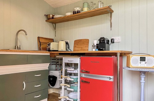 Seend Cottage | Ivy Shepherds Hut - UK45590