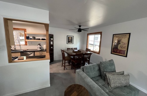 Incline Village Cottage | J-1 friendly housing- Cozy Tahoe Cottage