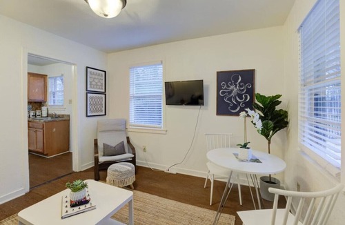 Midtown Apartment | J 88 · Private gated cottage! Walk to Overton square!