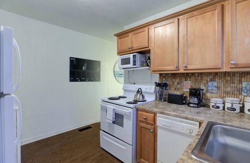 Midtown Apartment | J 88 · Private gated cottage! Walk to Overton square!