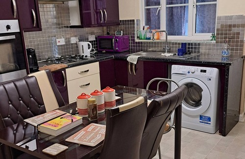 Thamesmead House | J&A Stay