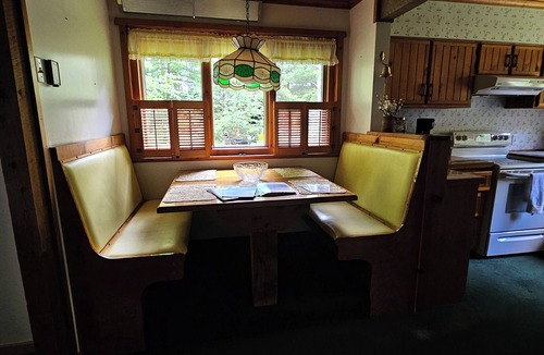 Russell Cabin | J&D Hand Crafted Cabin