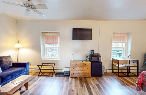 Stonington Apartment | J & E Riggins - Inn on the Harbor