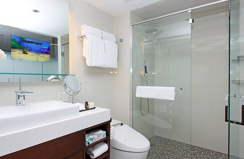 Riverside Hotel | J House Greenwich