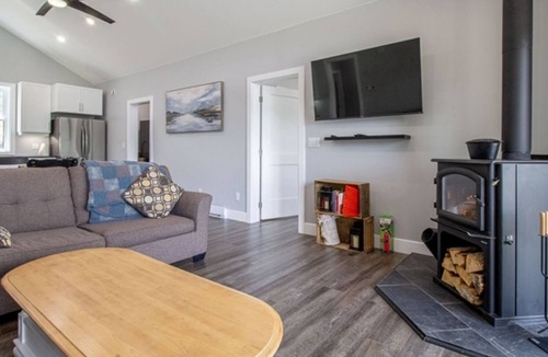 Glenfield Cottage | J&L's Lakeside Cottage