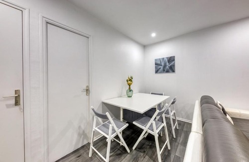 Tonnerre Apartment | J Mo Home - Tonnerre - O' Verre