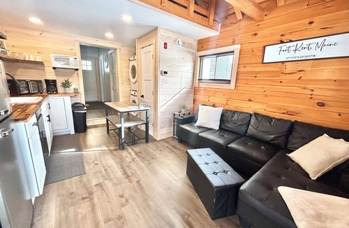 Fort Kent Mills House | J19 South Direct Trail Access King Suite In Town Fast WiFi Sleeps 7