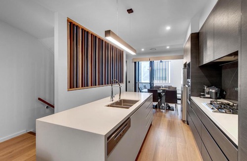 Bulimba Apartment | J24B - Bulimba Home from Home