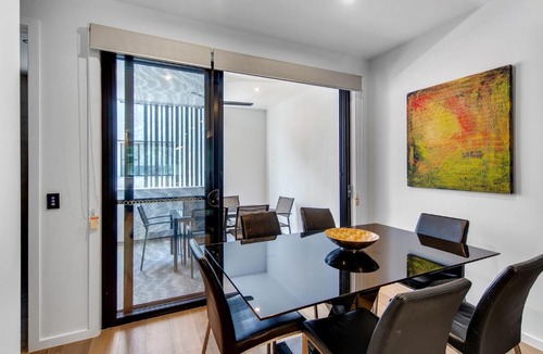 Bulimba Apartment | J24B - Bulimba Home from Home