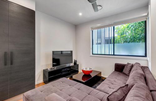 Bulimba Apartment | J24B - Bulimba Home from Home