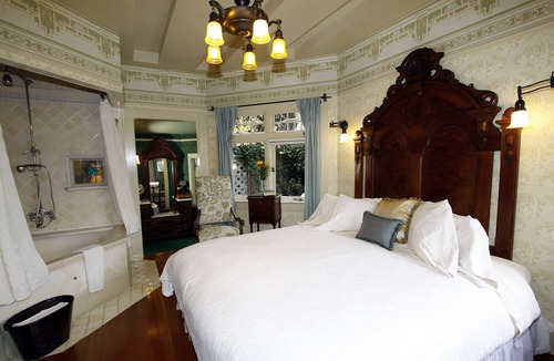 Monterey Bed & Breakfast | Jabberwock Inn