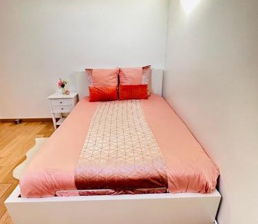 Bezons House | Jabeen's House Bedroom 2