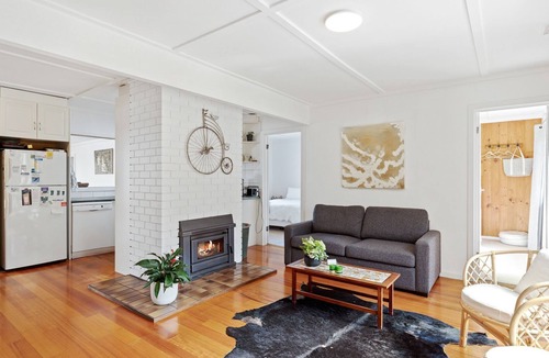 Silverleaves House | Jacaranda Cottage at the Beach