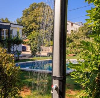Milcetici House | Jacaranda Cottage