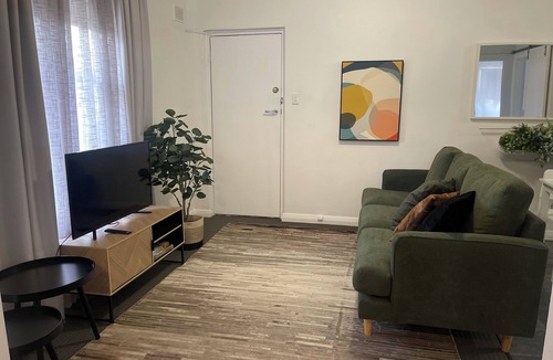 Plympton Apartment | Jacaranda Place - Superior Location