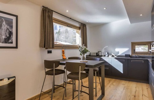 Chamonix City Centre Apartment | Jacaranda4 · Sublime 6pax 80m2 | Vue MtBlanc | Central |Parking
